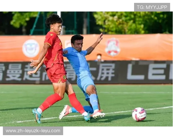 足球比赛中的小组合作与战术执行